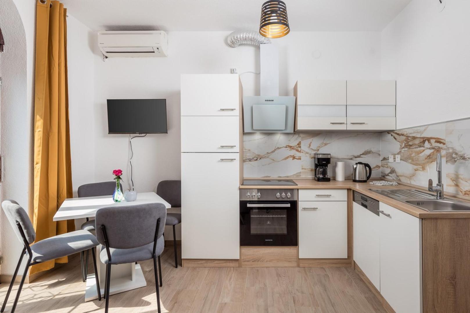 Apartments Jadranka Omisalj ภายนอก รูปภาพ