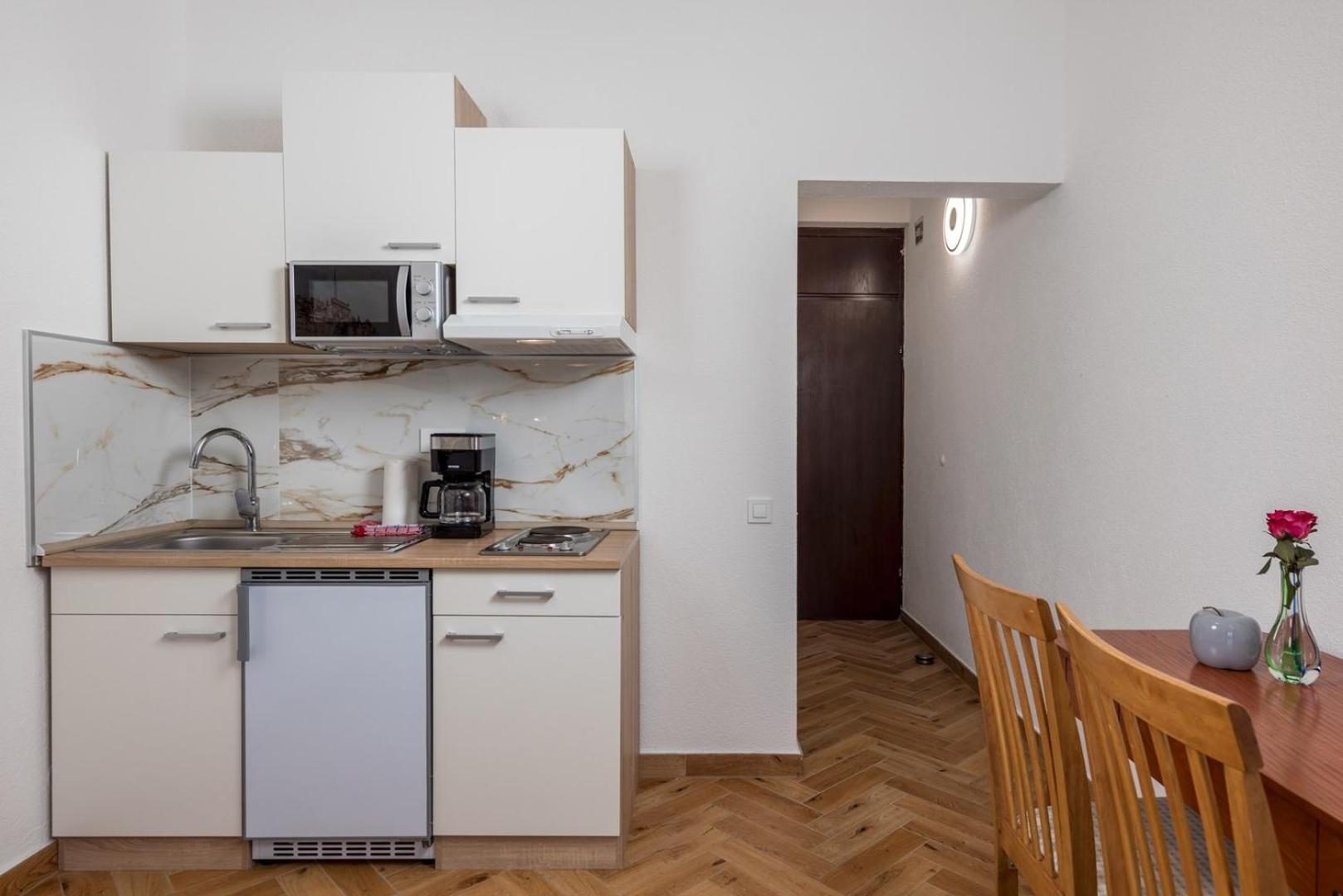 Apartments Jadranka Omisalj ภายนอก รูปภาพ