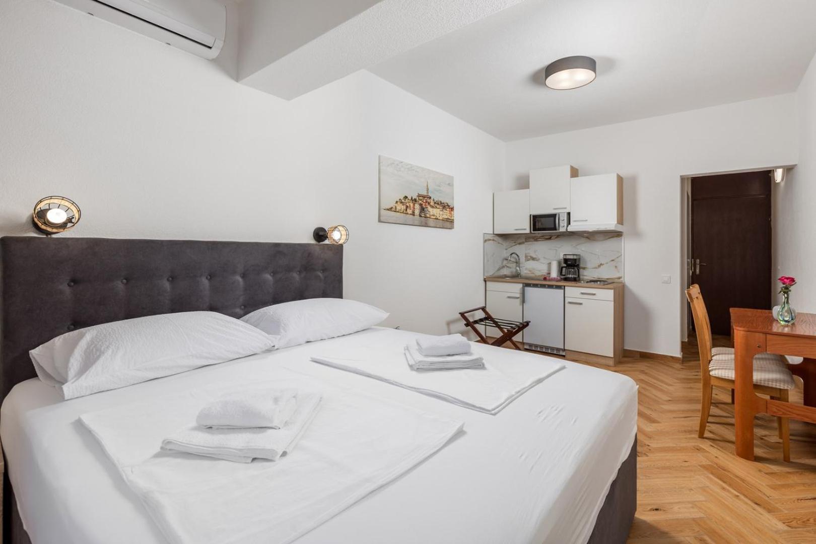 Apartments Jadranka Omisalj ภายนอก รูปภาพ
